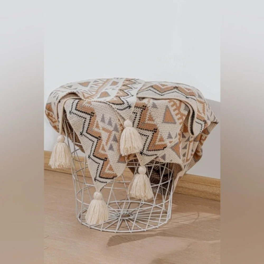 Cozy Boho Tassel Throw Blanket Neutral Tribal Pattern NWT NWT